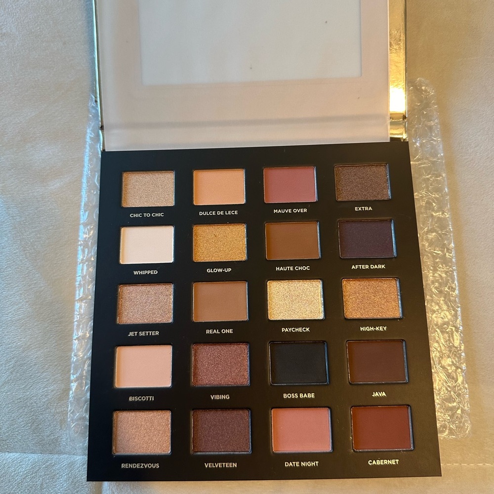 ICONIC London Blooming and Gleaming Eyeshadow palette